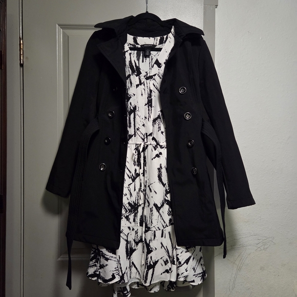 White House Black Market Black and White Brushstroke Dress - Picture 3 of 4